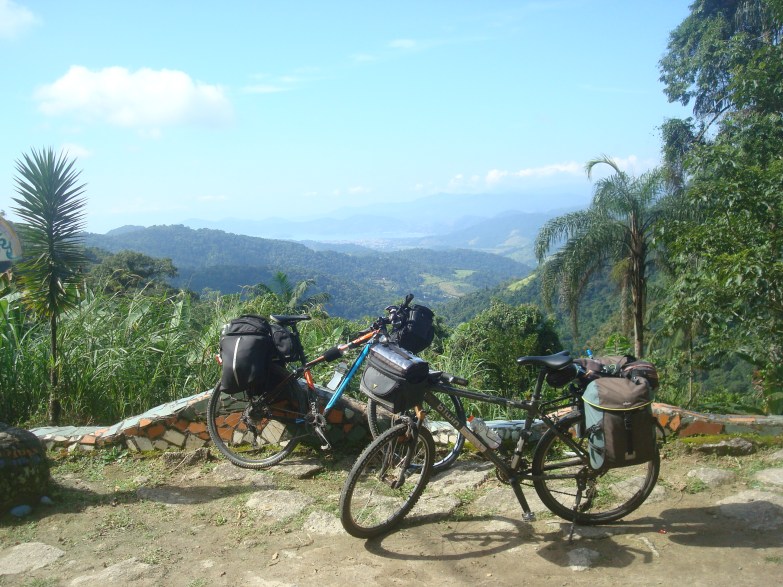 Bicicletas em mirante na subida Paraty - Cunha